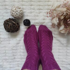 Camélia socks - Chaussettes au tricot - Torsades - Maloraé Designs