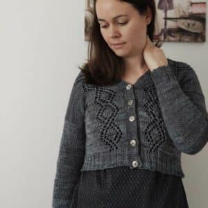 Motacilla, gilet cropped au tricot