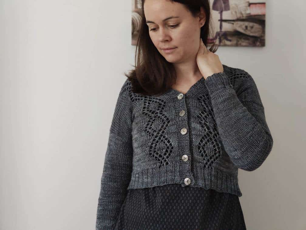 Motacilla, gilet cropped au tricot