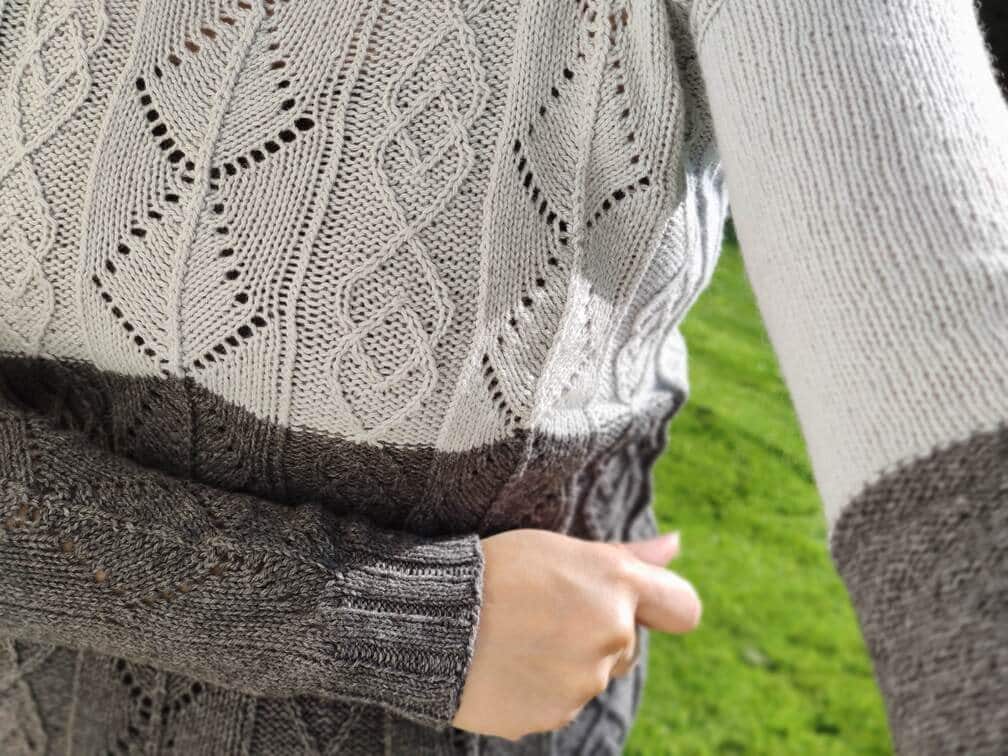 Zoom sur les manches du pull santoline