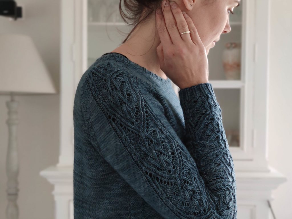 Hysope - Maloraé Designs - Pull raglan en dentelle
