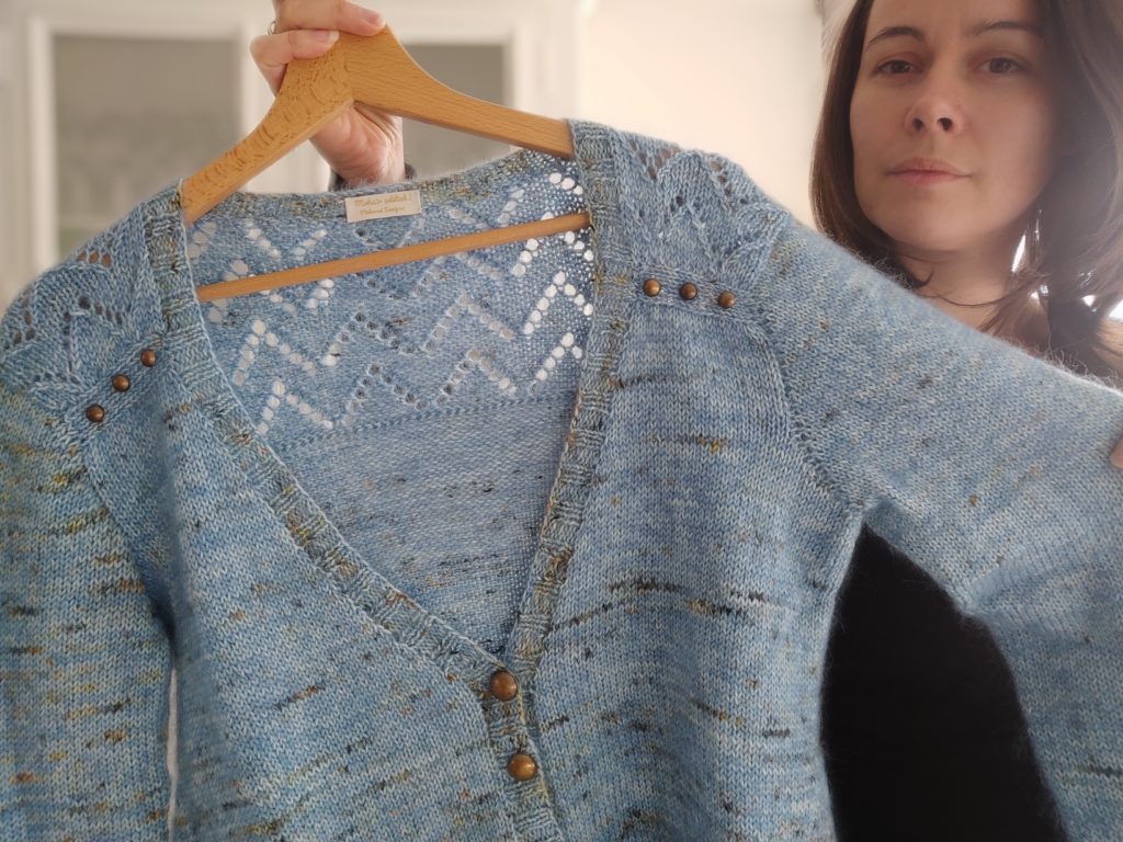 Achillée Cardigan - Gilet au tricot pour femme- dentelle - Maloraé Designs