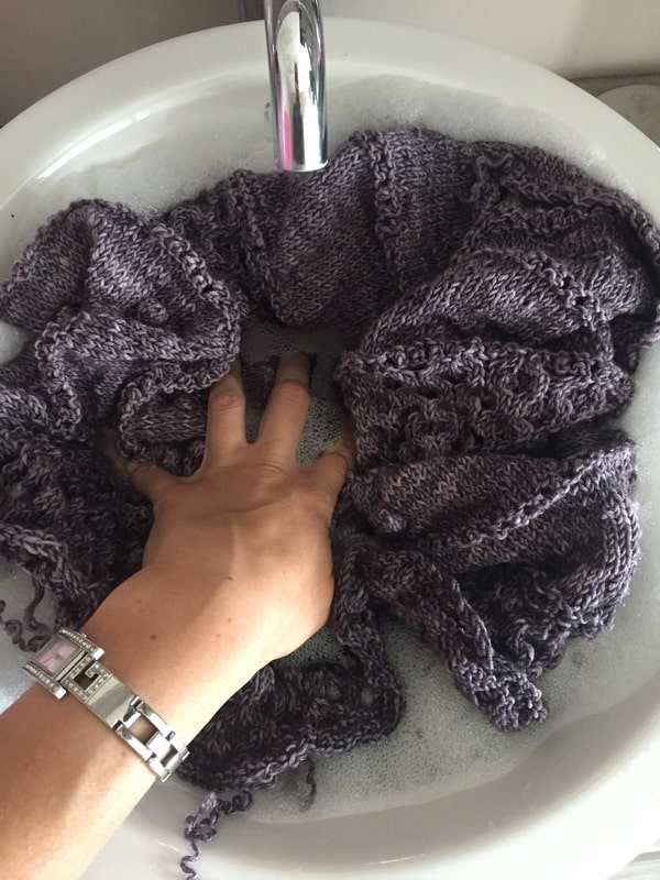 Comment et pourquoi bloquer son projet tricot? - Maloraé Designs