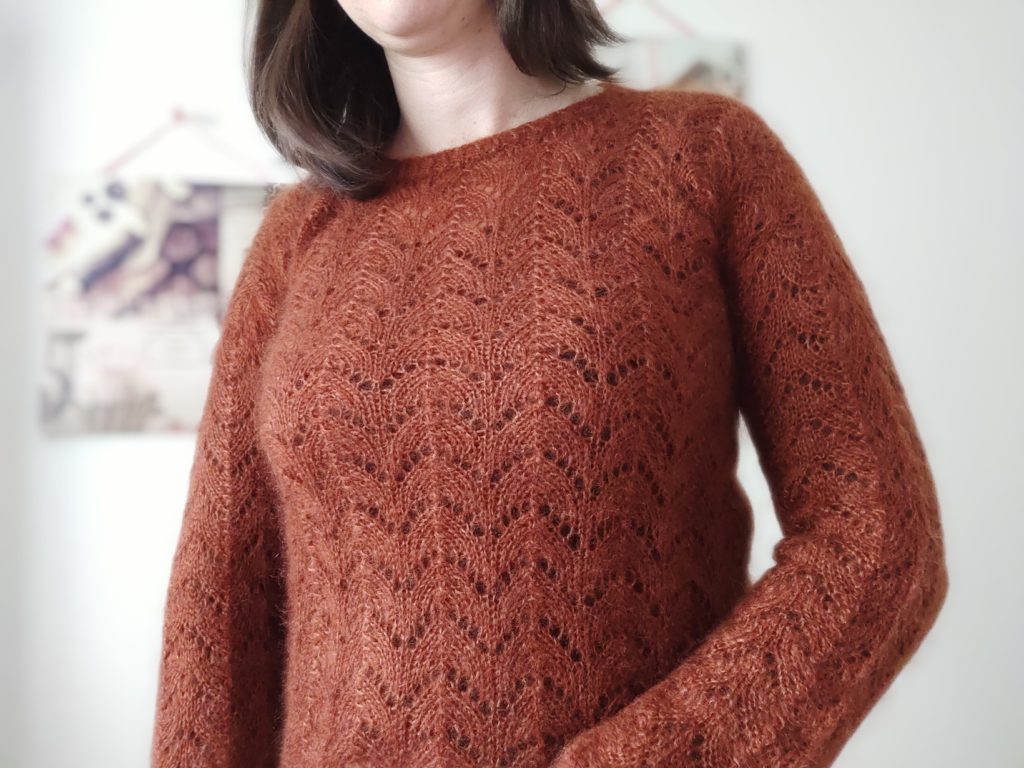 Pull Akebia - Pull femme en dentelle - Modèle au tricot - Maloraé Designs