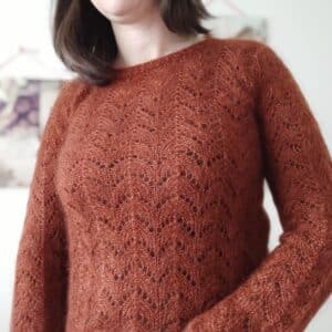 Pull Akebia - Pull femme en dentelle - Modèle au tricot - Maloraé Designs
