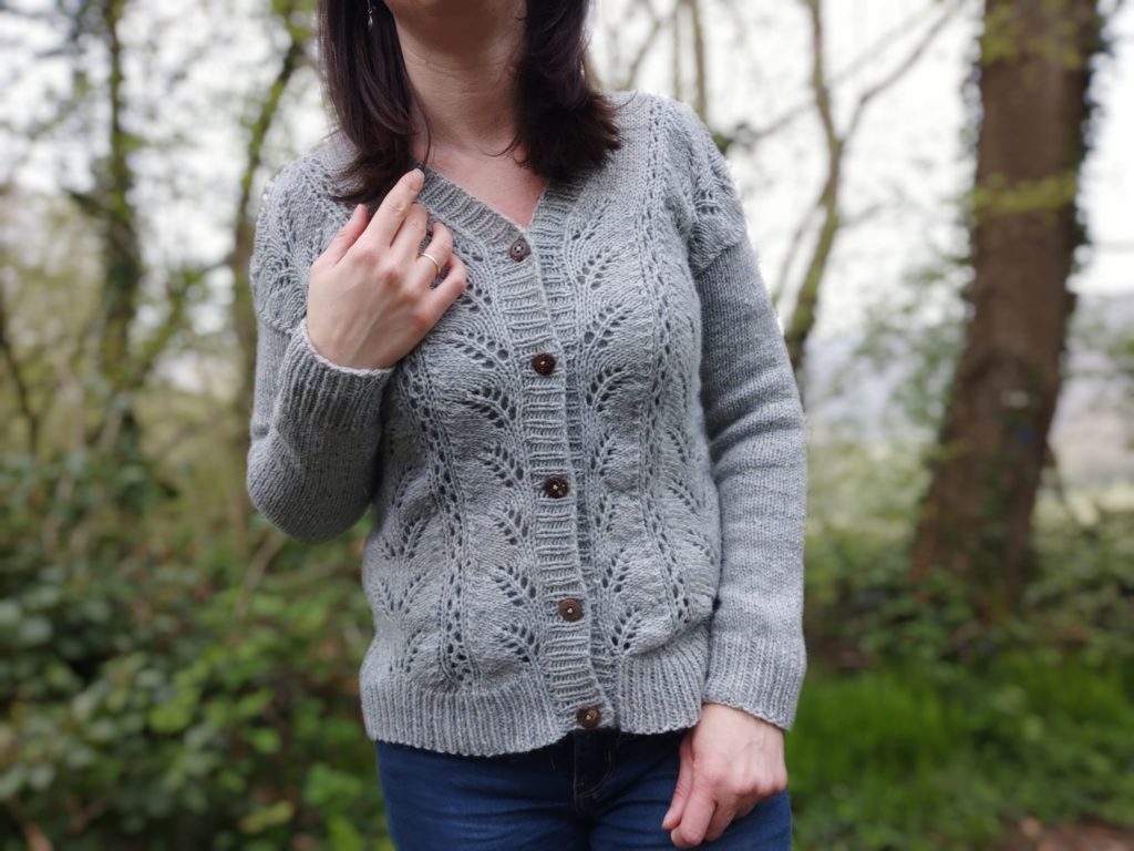 Fougère cardigan - Modèle au tricot pour femme - Maloraé Designs
