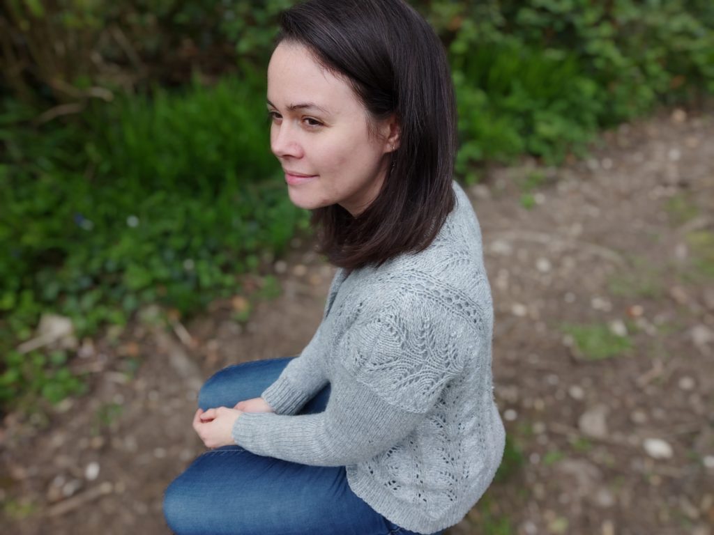 Fougère cardigan - Modèle au tricot pour femme - Maloraé Designs
