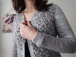 Orlaya - gilet col V pour femme au tricot - Maloraé Designs