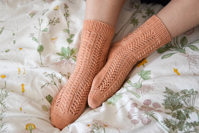 Aurelle - Chaussettes au tricot - Patron gratuit -Maloraé Designs