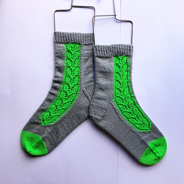 Villiviini - Chaussettes au tricot - Patron gratuit -Maloraé Designs