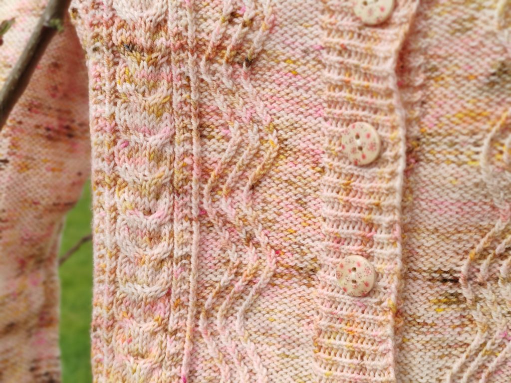 Bellis cardigan - gilet pour femme au tricot - Maloraé designs