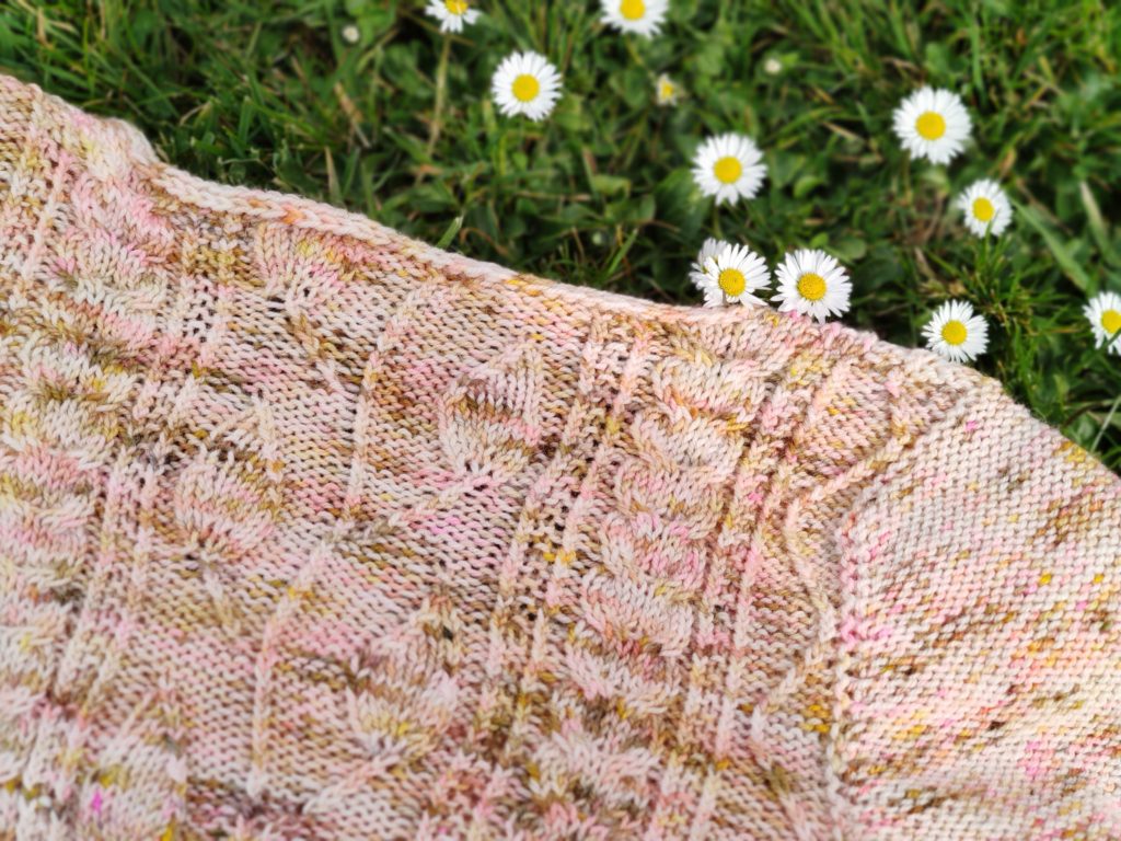 Bellis cardigan - gilet pour femme au tricot - Maloraé designs
