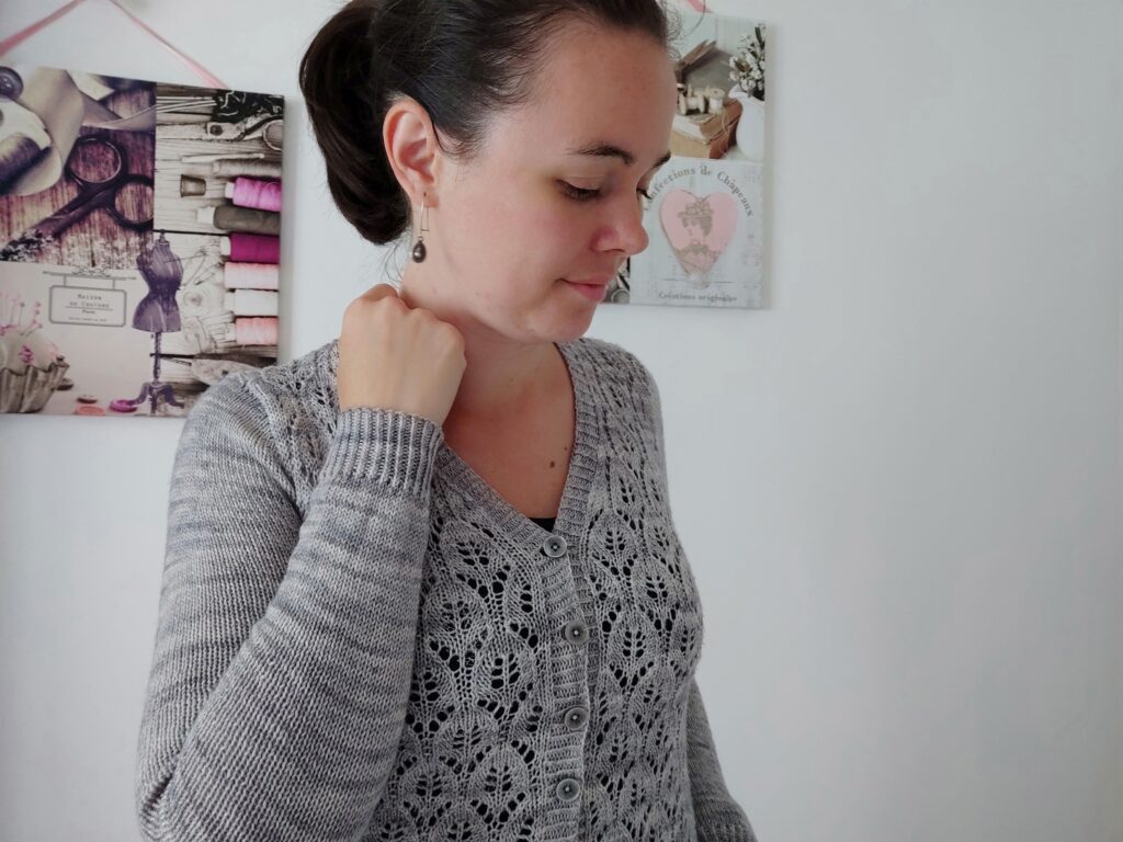 Orlaya - gilet pour femme au tricot - Maloraé Designs