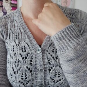 Orlaya - gilet col V pour femme au tricot - Maloraé Designs