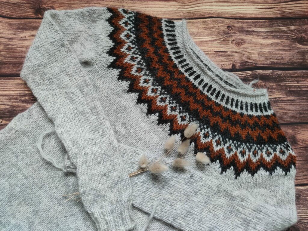Uncinia - Résumé d'Août - Maloraé Designs