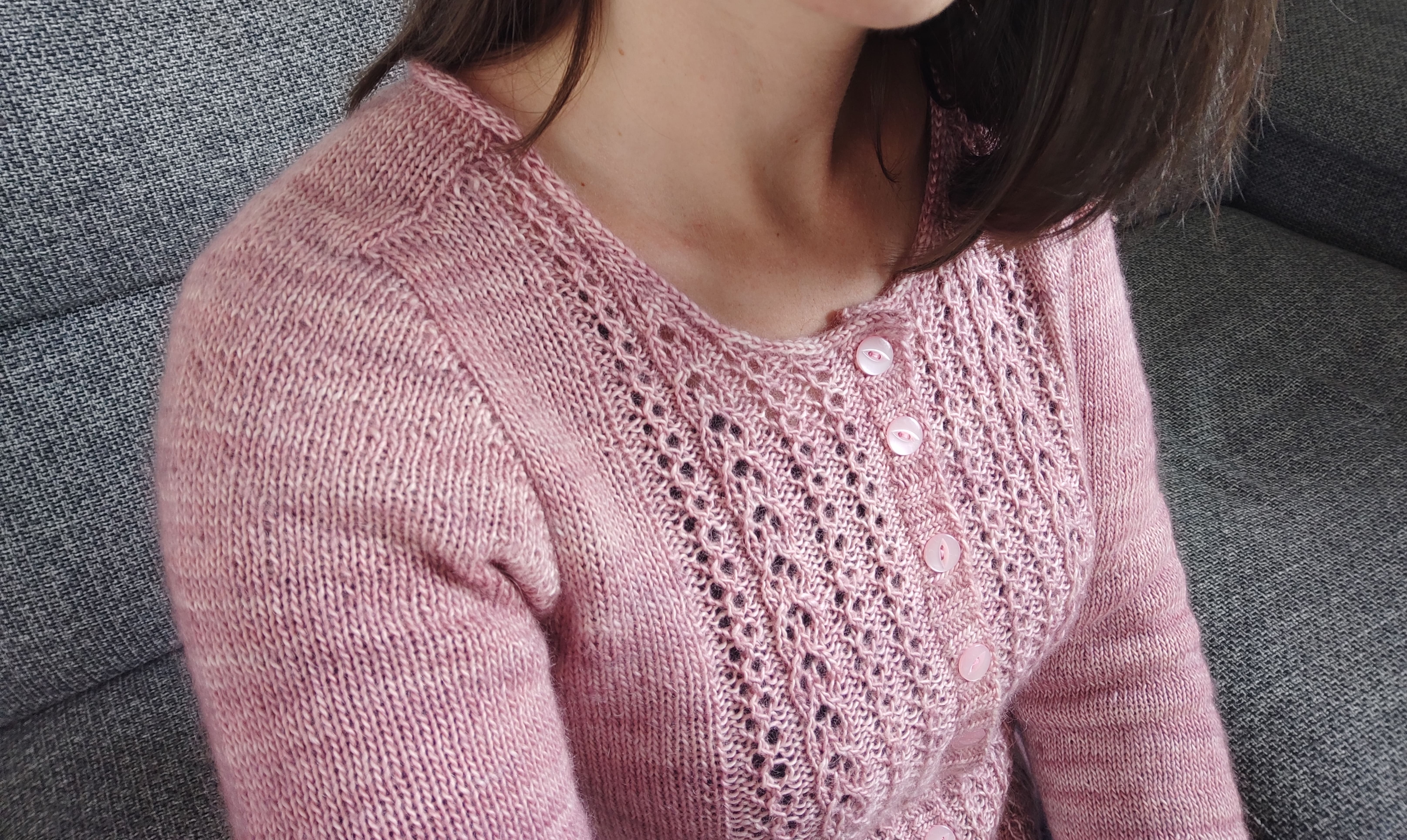 Nahéma - Gilet ajouré au tricot pour femme- Maloraé Designs