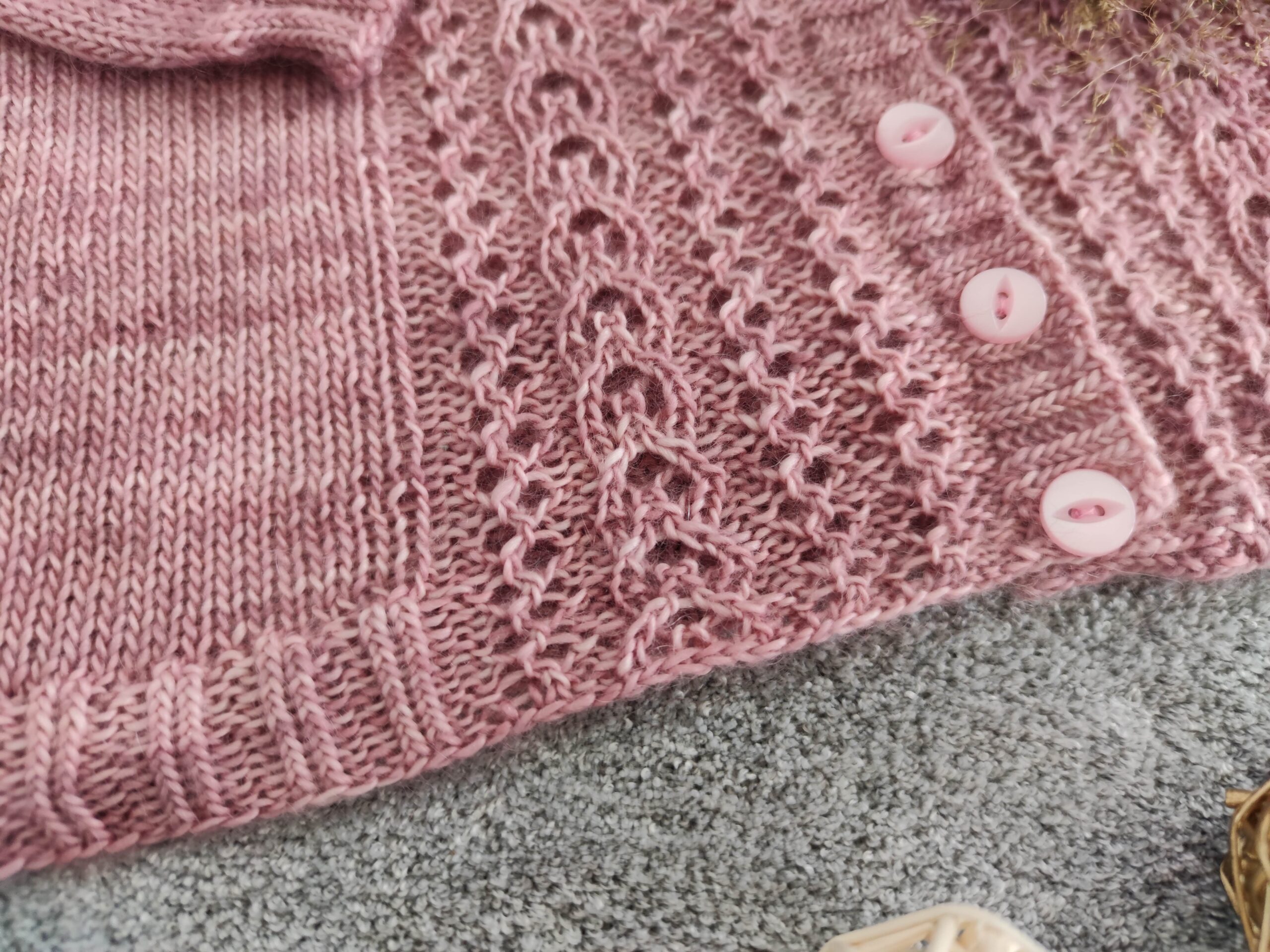 Nahéma - Gilet ajouré au tricot pour femme- Maloraé Designs