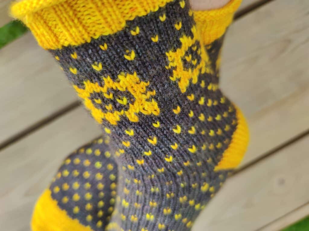 Chaussettes Heliante - Collection chaussettes au tricot - Maloraé Designs
