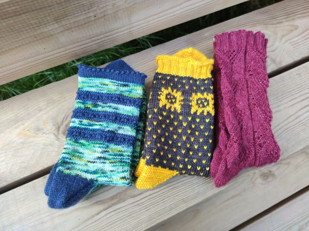 Collection de chaussettes au tricot- Camassia - Amarante - Heliante - Maloraé Designs