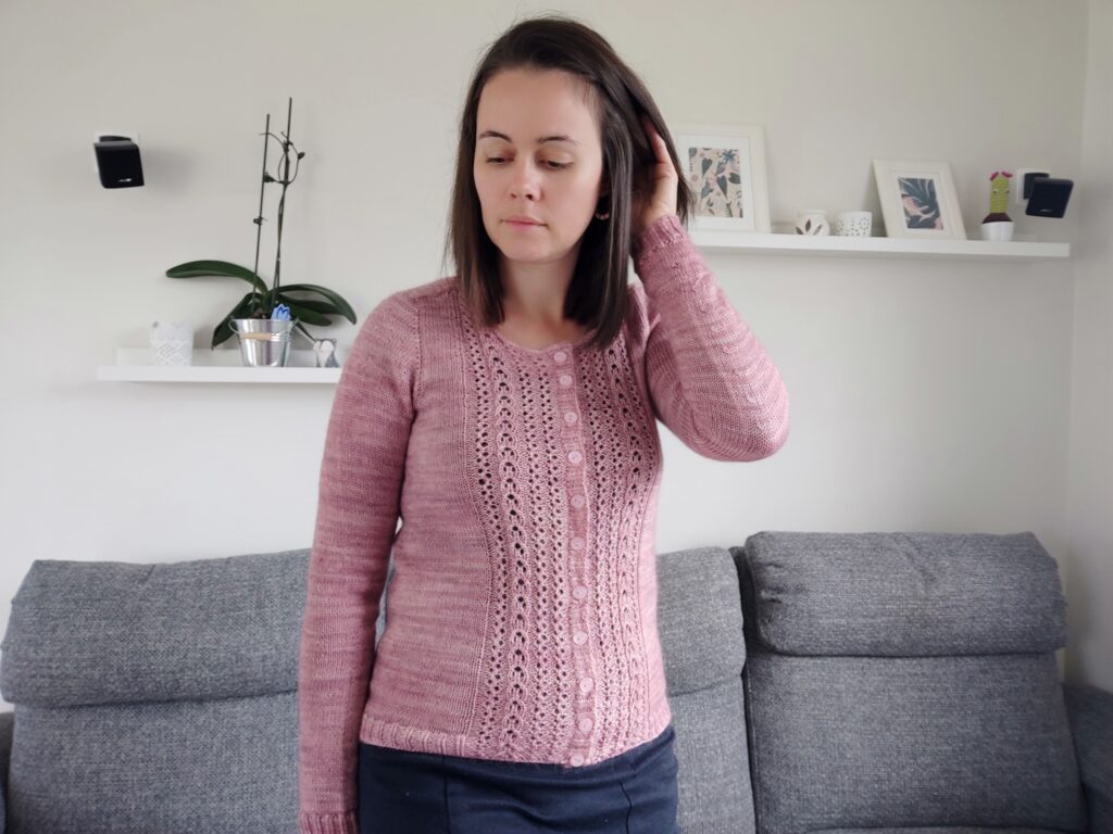 Nahéma - Gilet ajouré et printanier au tricot pour femme- Maloraé Designs
