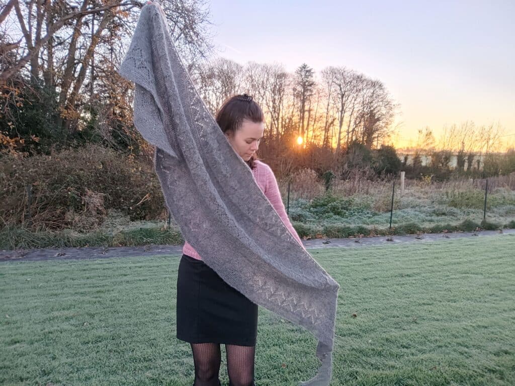 Drimys shawl - Patron de châle au tricot gratuit - Maloraé Designs