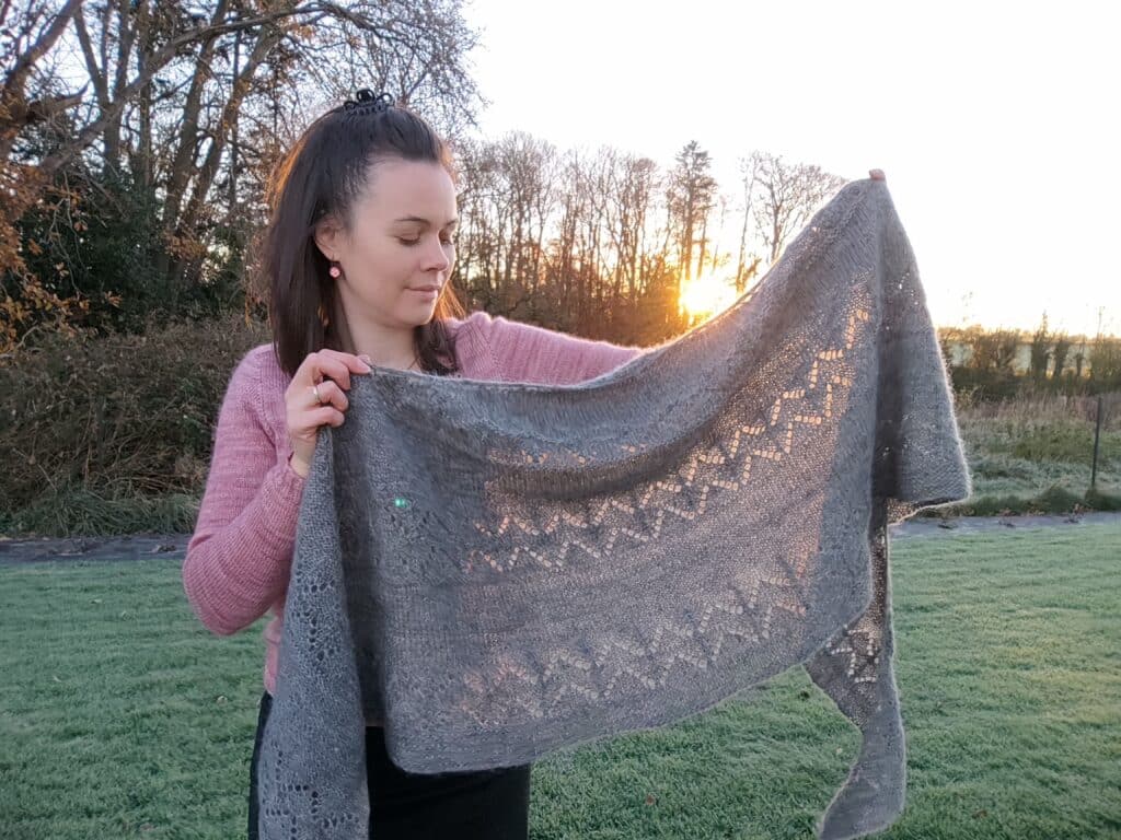 Drimys shawl - Patron de châle au tricot gratuit - Maloraé Designs