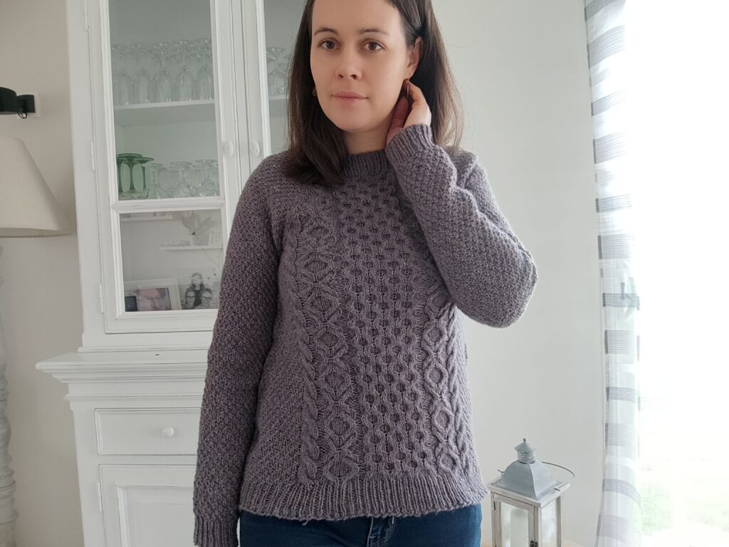 Réconfort d'hiver - Pull femme à Torsades - - Projet tricot fini en Janvier - Maloraé Designs