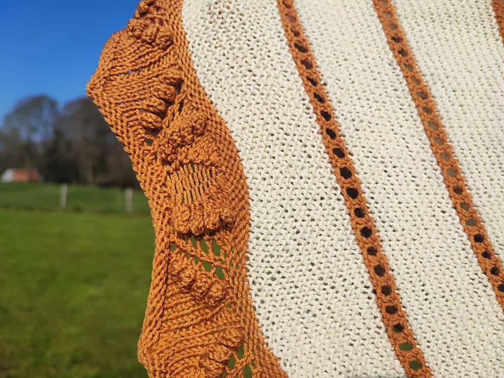 Ibéride - Châle au tricot - Point mousse et dentelle - Maloraé designs