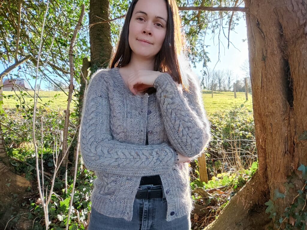 Linen cardigan - Gilet pour femme au tricot - Mars 2022 - Côtes anglaises et tosades - Maloraé Designs