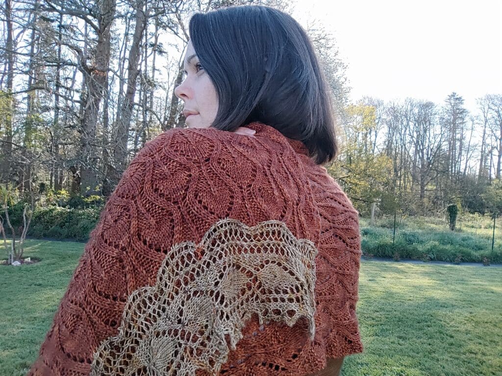 Wildflowers wrap - Étole tricotée en dentelle - Patron de tricot - Maloraé Designs