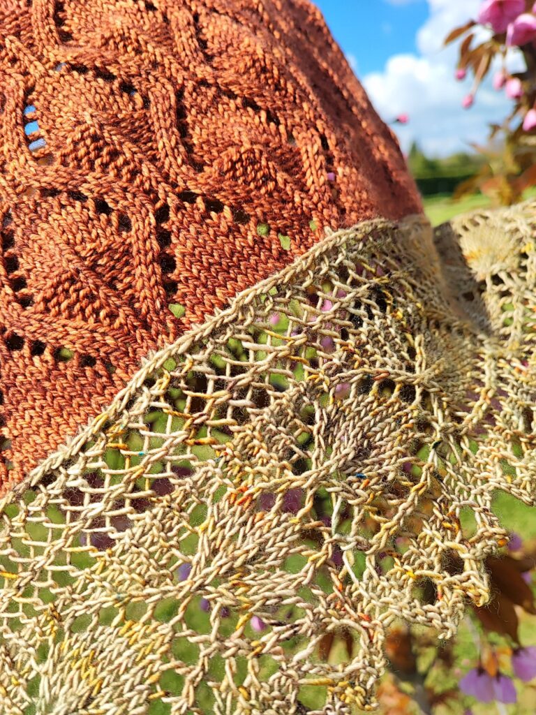 Wildflowers wrap - Étole en dentelle au ricot - Patron de tricot - Maloraé Designs