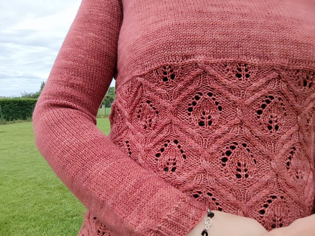 Knautia (sweater), un pull travaillé au tricot! - Pull femme tricot - Maloraé Designs