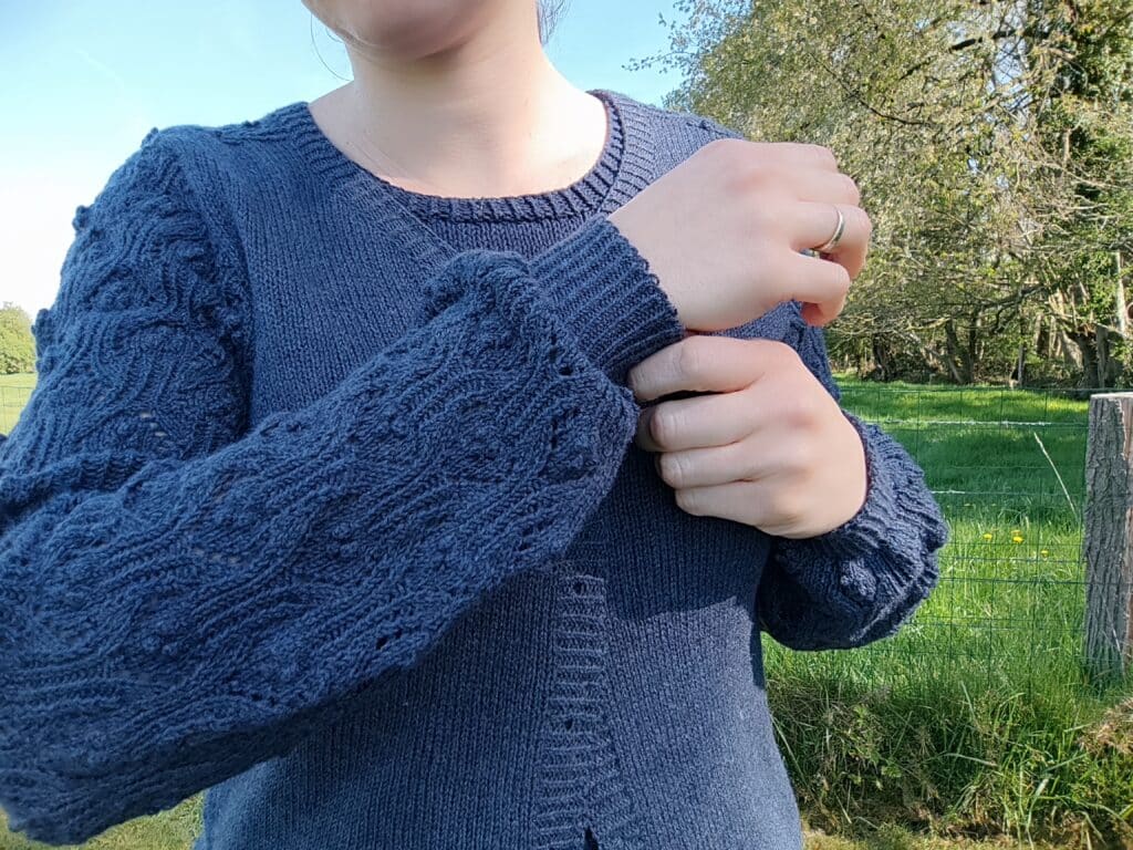 Céanothe, un gilet basique aux jolies manches - Appel au test - Maloraé Designs