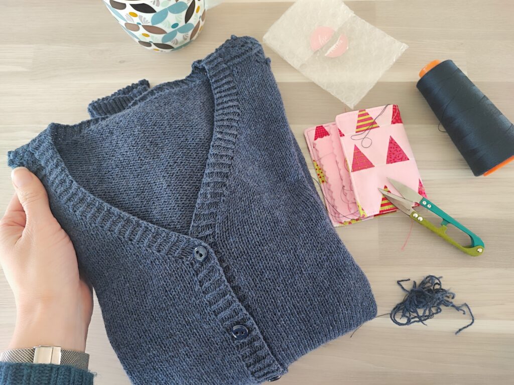 Céanothe, un gilet basique aux jolies manches - Appel au test - Maloraé Designs