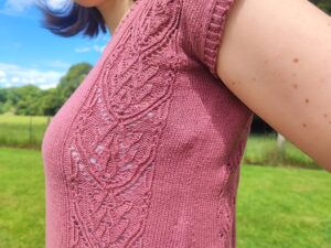 Fumaria - T-shirt au tricot pour femme en dentelle - Patron de tricot - Maloraé Designs