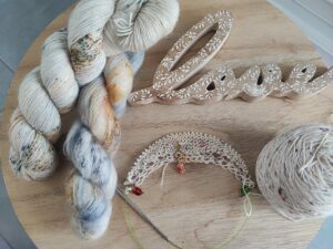 Résumé de juillet - Les coulisses - Châle bi-matières -Maloraé Designs
