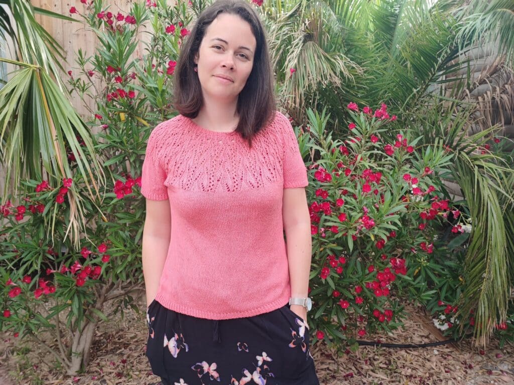 Calisia - tee-shirt en yoke et dentelle - Patron de tricot femme - Maloraé Designs