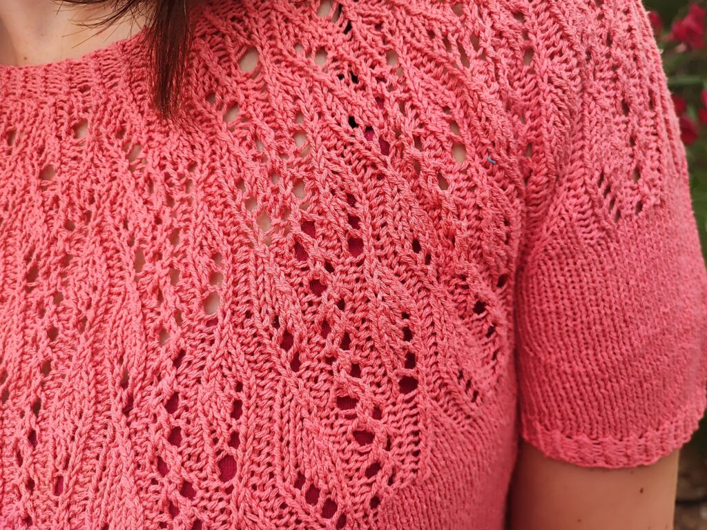 Calisia - tee-shirt en yoke et dentelle - Patron de tricot femme - Maloraé Designs