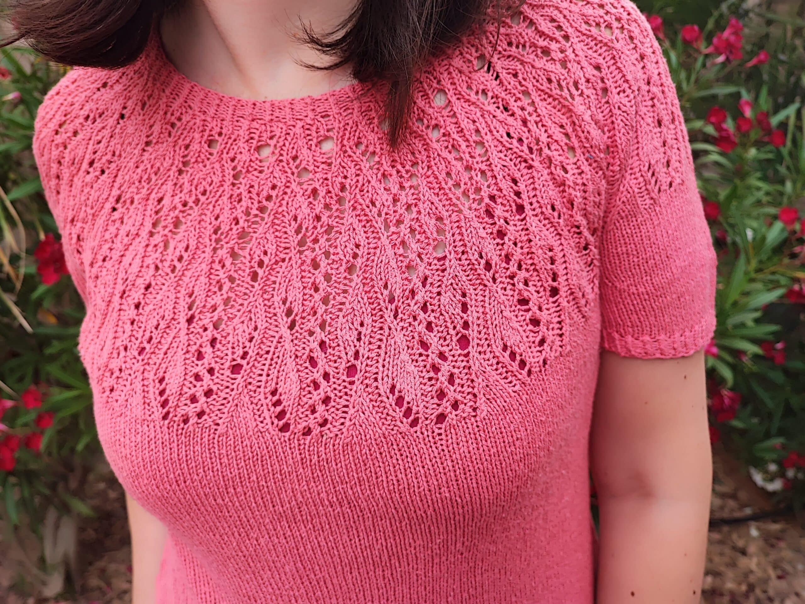 Calisia - tee-shirt en yoke et dentelle - Patron de tricot femme - Maloraé Designs