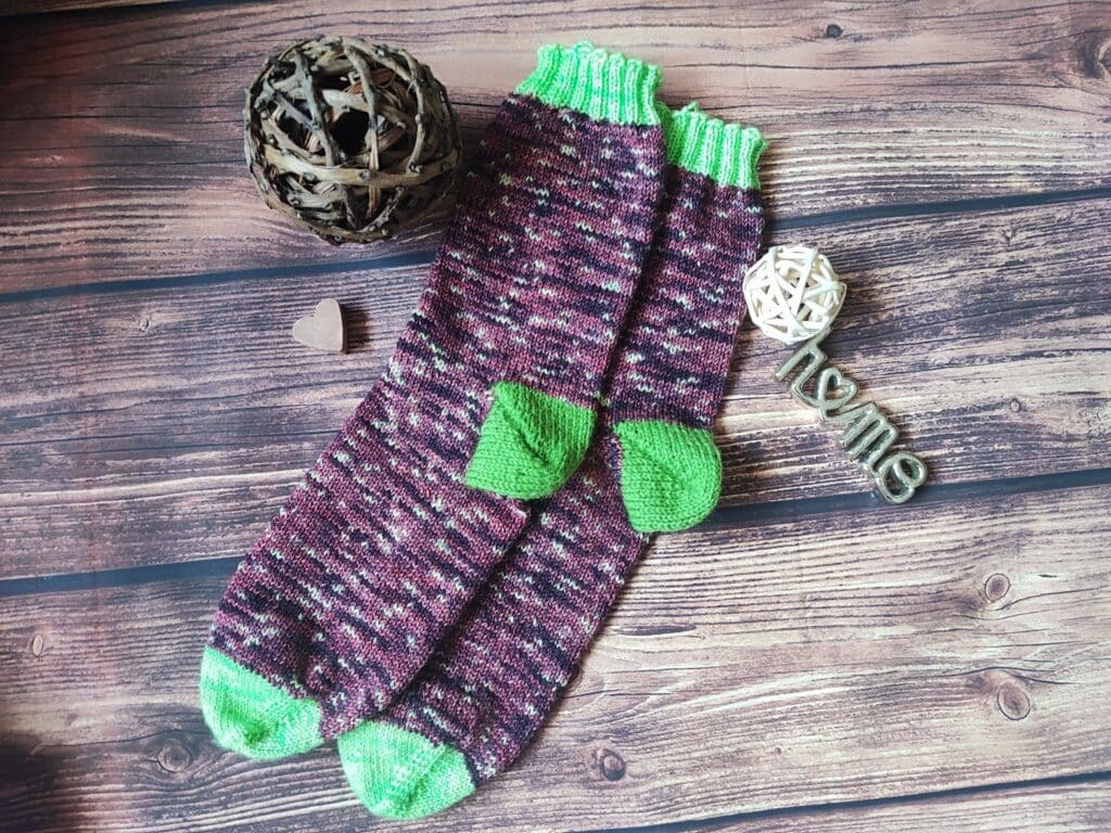 Chaussttes simples au tricot pour débuter - Tuto tricot gratuit - Maloraé Designs