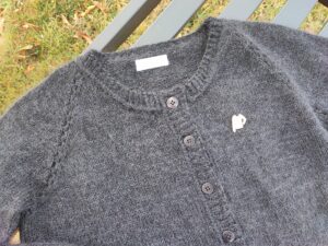 Black Velvet - Gilet raglan basique pour femme au tricot - Maloraé Designs