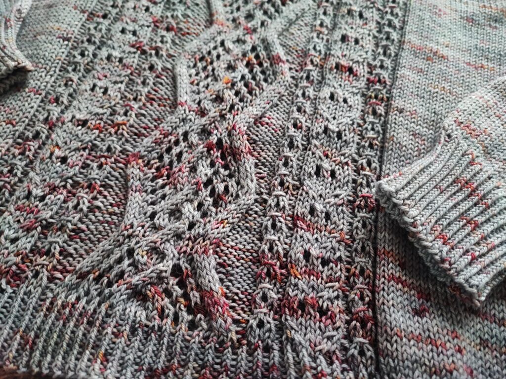 Lychnis, un joli pull col V! (Appel au test) - Maloraé Designs