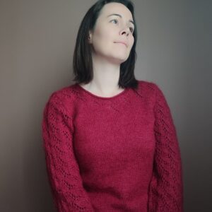 Irésine, un pull femme à manches montées en dentelle - Patron de tricot - Maloraé Designs