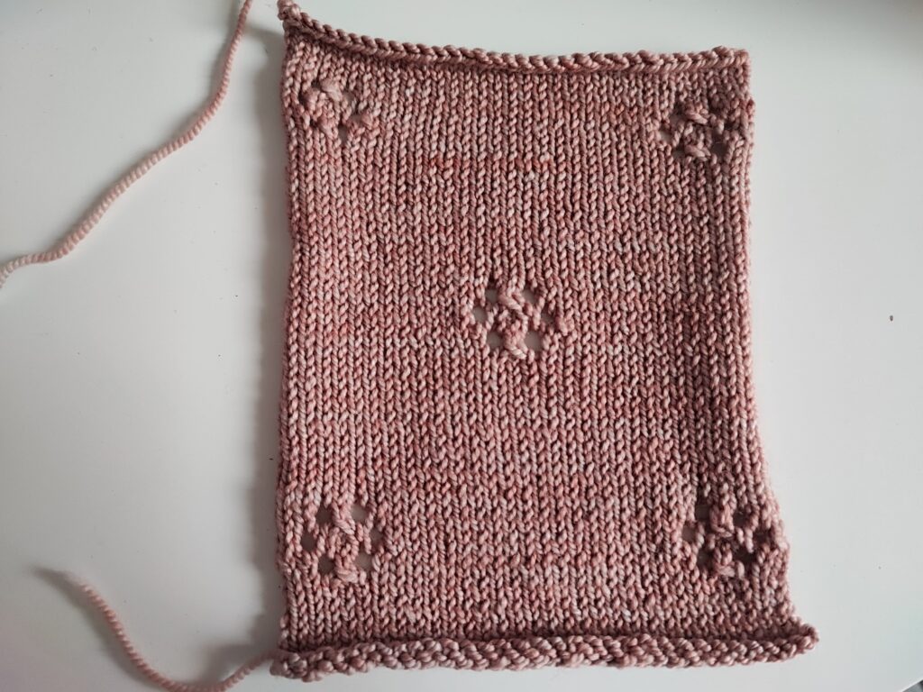 Liseron, un top au tricot top secret! (Appel au test) - Patron de tricot - femme - Dentelle -Maloraé Designs