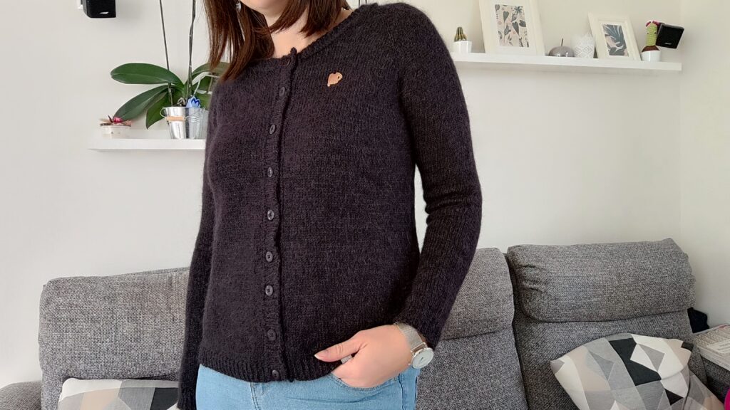 Black Velvet - Gilet raglan pour femme au tricot - Patron tricot - Maloraé Designs