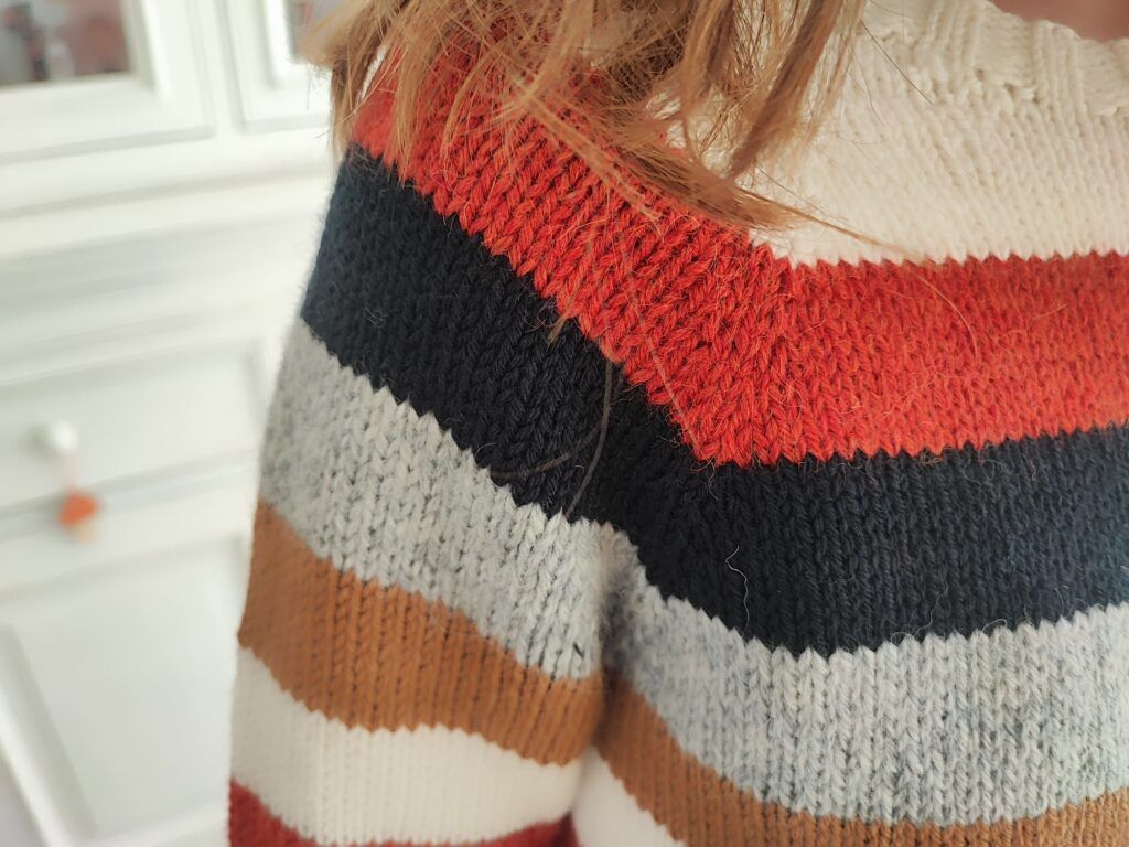 Ophrys Little - Pull raglan à rayures pour enfants au tricot - Maloraé Designs