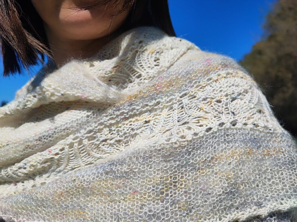 Skimmia - Châle au tricot - Dentelle et point mousse - Maloraé Designs