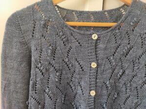 Blue Pearl, un joli gilet en dentelle ! (Appel au test) - Patron Tricot - Maloraé Designs