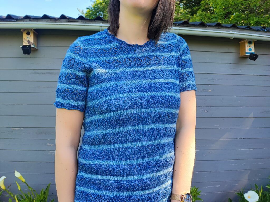 Tricyrtis, un tee-shirt tricoté en dentelle et rayures ! - Patron de tricot - Maloraé Designs