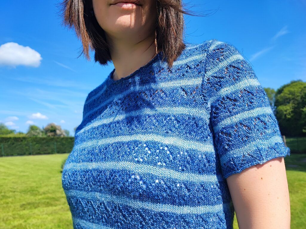 Tricyrtis, un tee-shirt tricoté en dentelle et rayures ! - Patron de tricot - Maloraé Designs